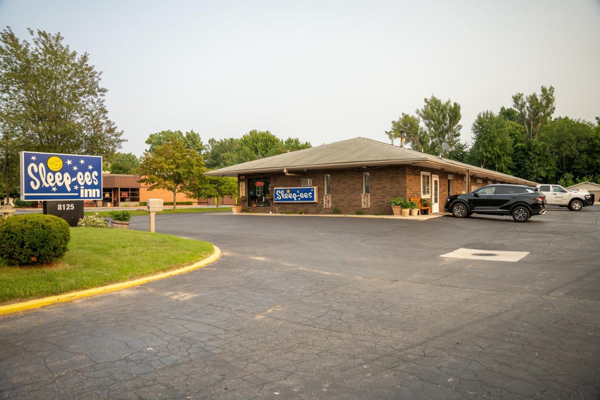 Sleep-Ees Inn, Saginaw & Frankenmuth Esterno foto