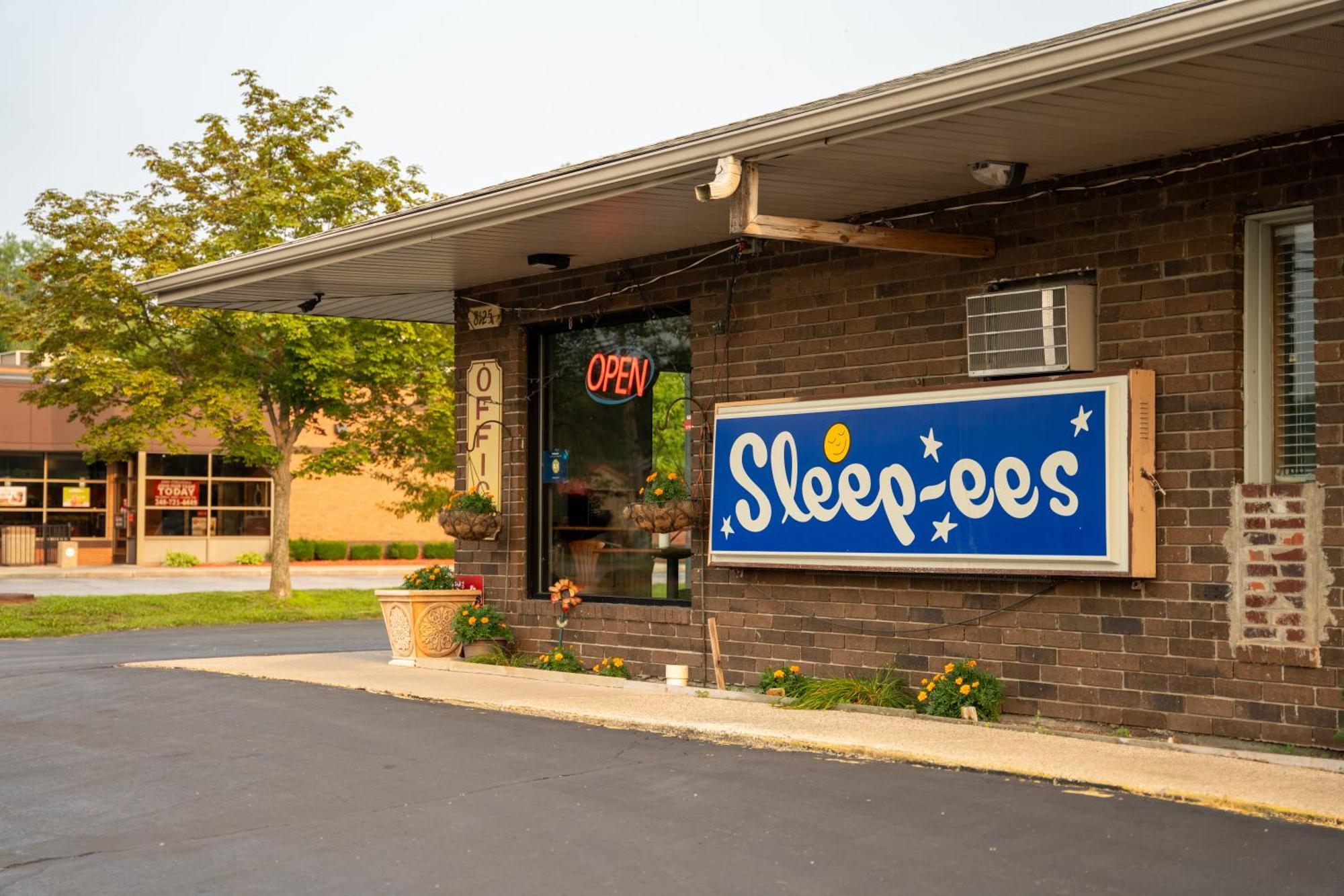 Sleep-Ees Inn, Saginaw & Frankenmuth Esterno foto